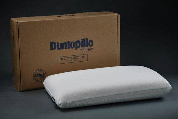 Gối cao su thiên nhiên thương hiệu Dunlopillo.